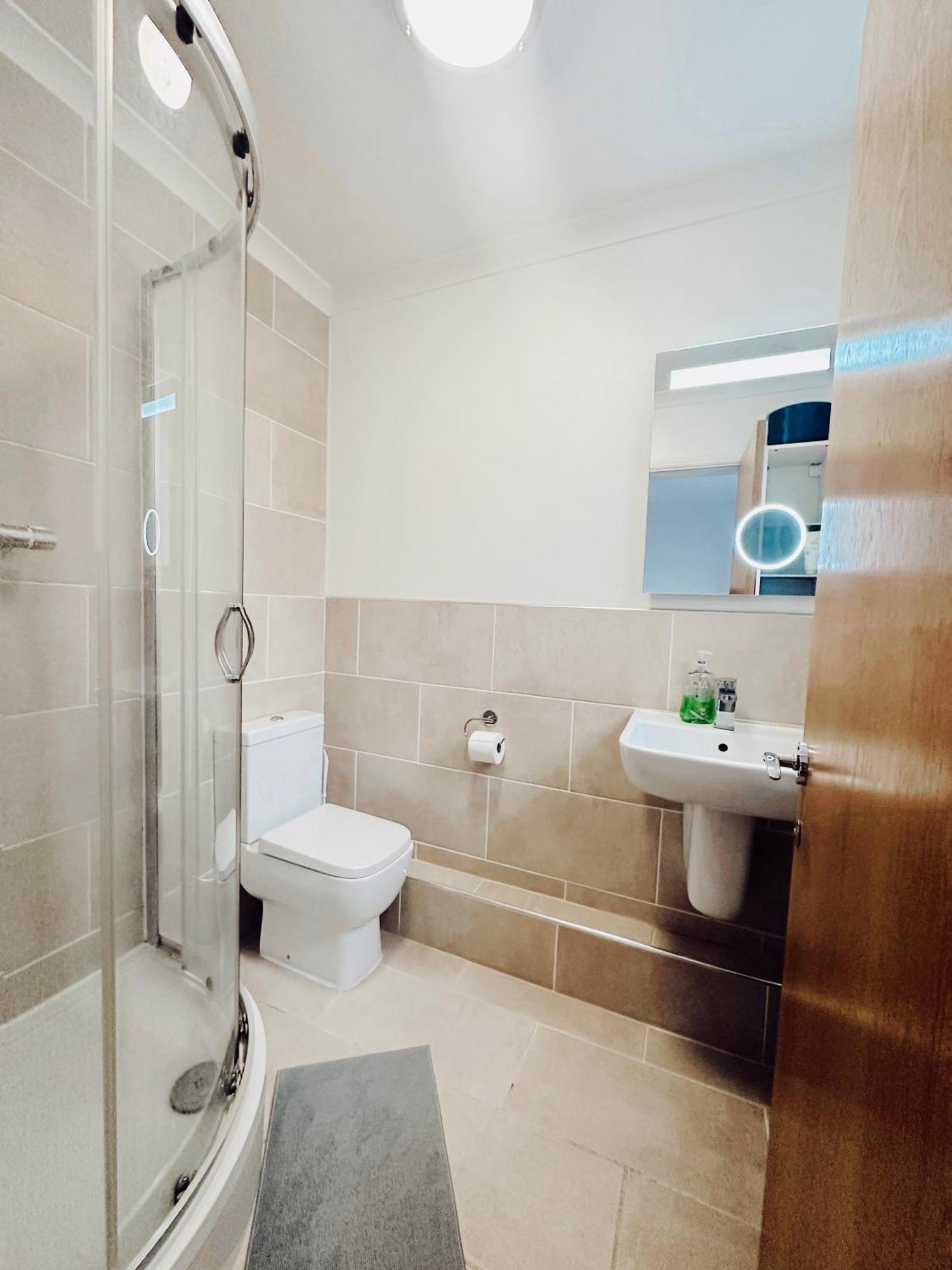 En-Suite Room 5Mins From Tower Bridge London Bagian luar foto